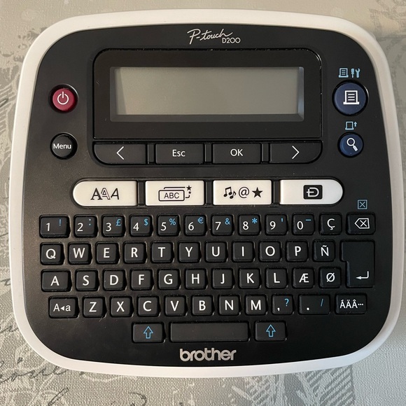 Brother P-touch Label Maker - Picture 1 of 2